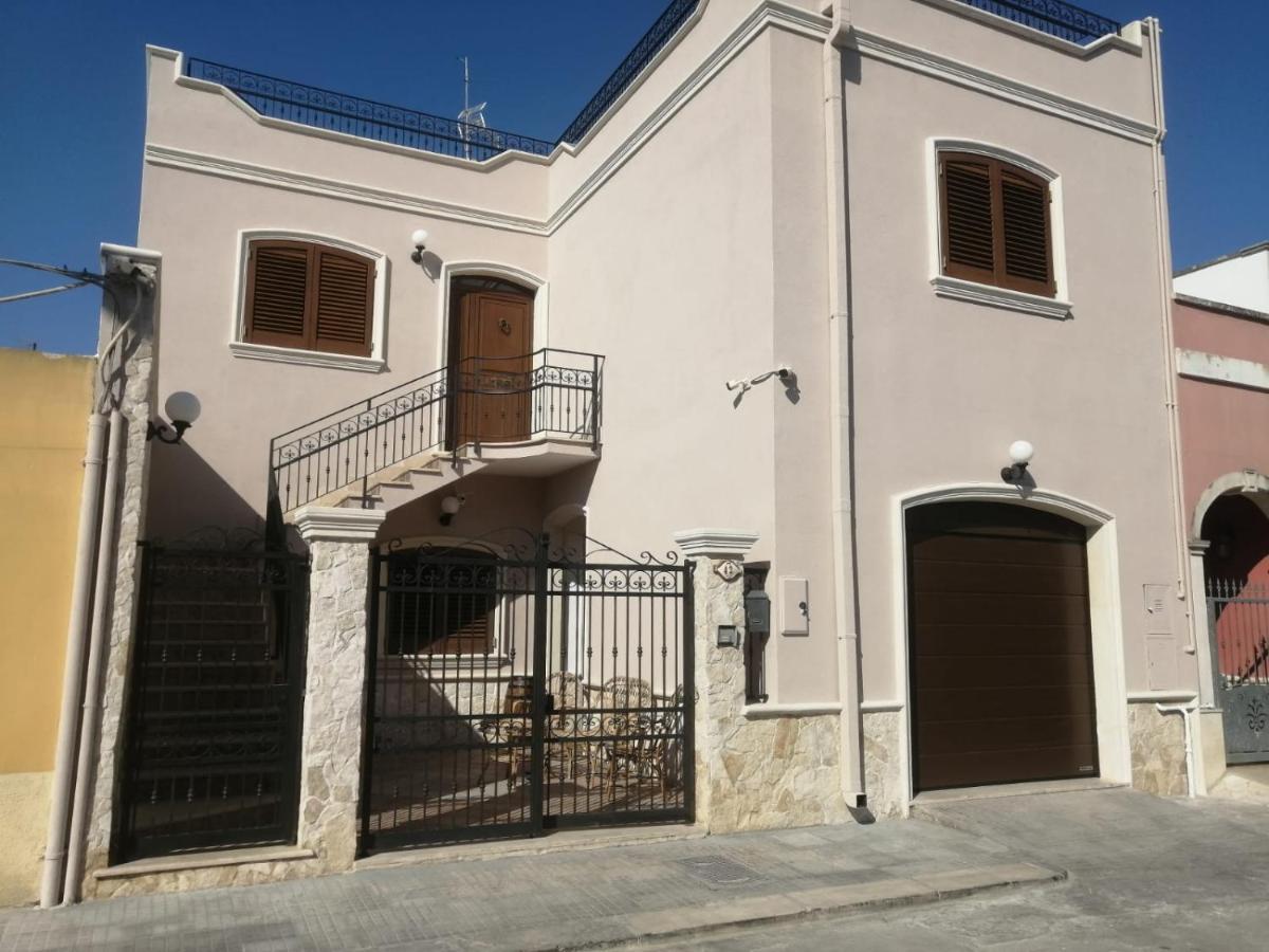 Casa Vacanze Campi Salentina Exteriör bild