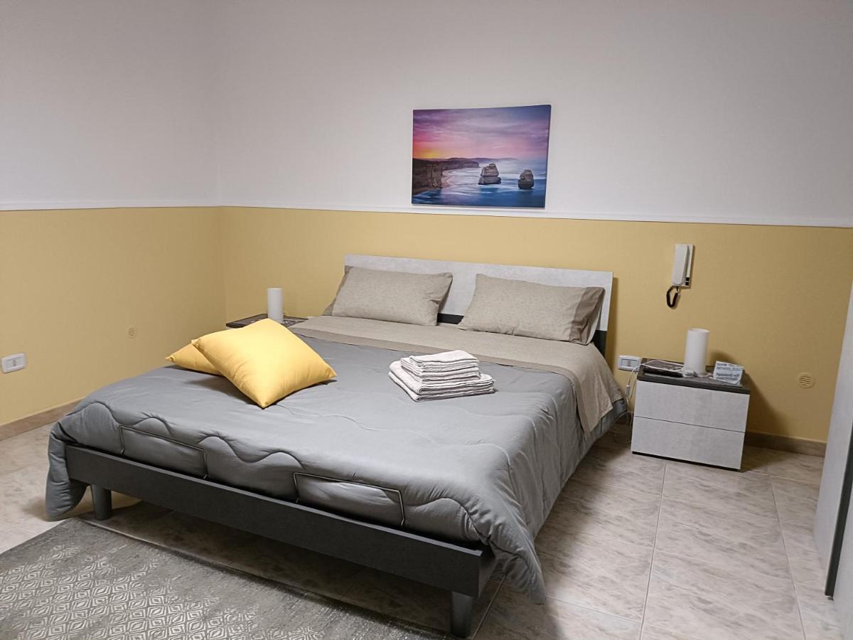 Casa Vacanze Campi Salentina Exteriör bild