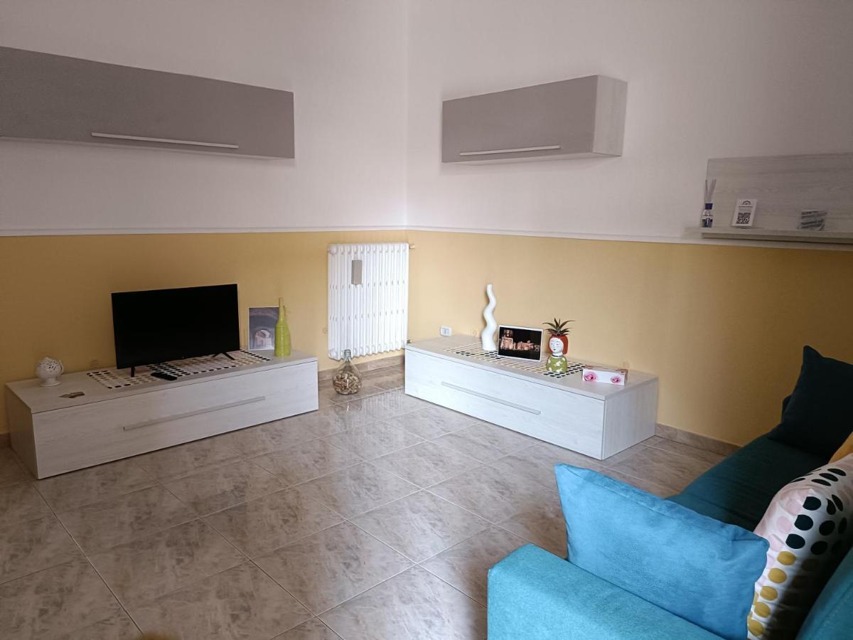 Casa Vacanze Campi Salentina Exteriör bild